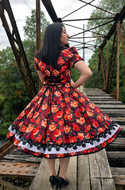 Vestido China Huasa escote corazon negro rojo