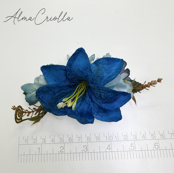 Tocado con pinza Lilium azul