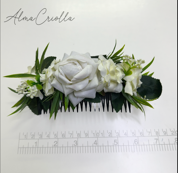 Tocado rosas blancas con peineta  18cm