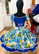 Vestido de china huasa azul rey macrame blanco