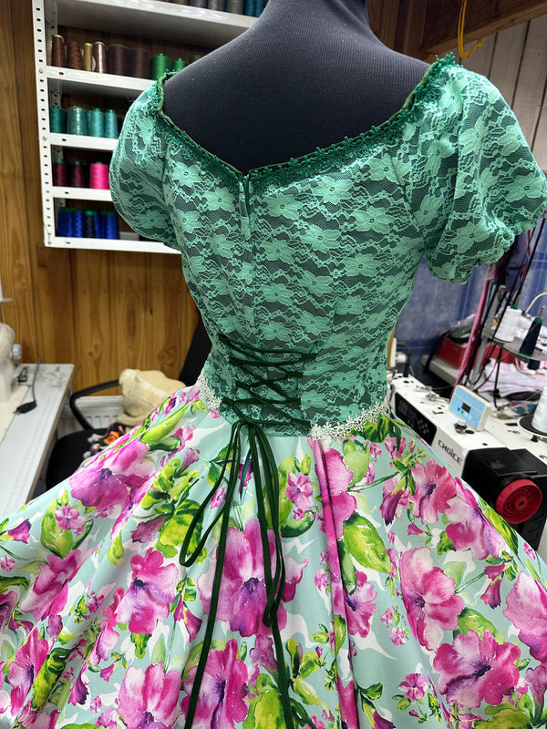 Vestido China huasa encaje verde agua 1,70 estatura almacriolla