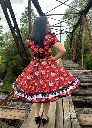 Vestido China Huasa escote corazon negro rojo