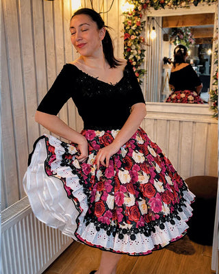 Vestido China Huasa, sofia elasticado negro floral