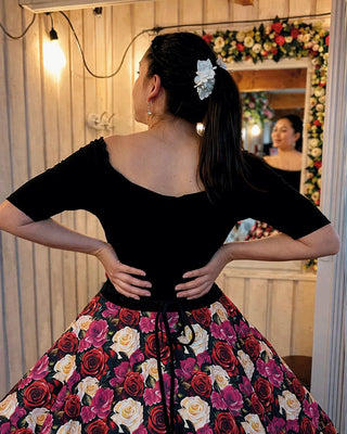 Vestido China Huasa, sofia elasticado negro floral