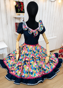 Vestido de china huasa escote volantes azul marino fucsia