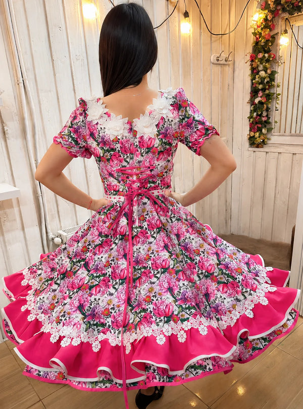 Vestido de china huasa floral sarga fucsia , macrame BLANCO