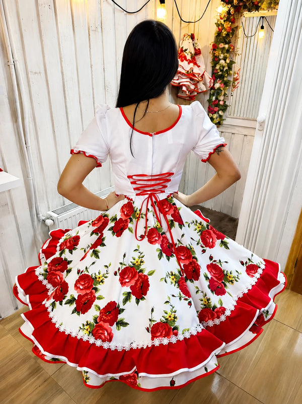 Vestido de china huasa fantasia , blanco con aplicaciones rojas y hojas verdes talla 38