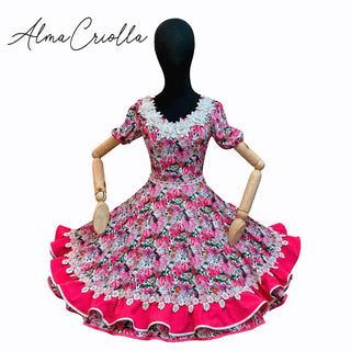 Vestido de china huasa floral sarga fucsia , macrame BLANCO
