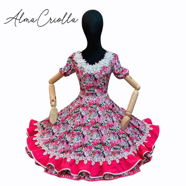 Vestido de china huasa floral sarga fucsia , macrame BLANCO