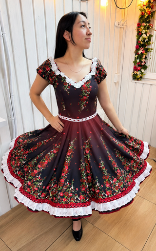 Vestido de china huasa Fantasia , degrade rojo escote macrame 3d blanco