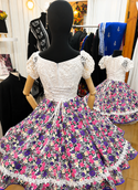 Vestido de china huasa fantasia blanco morado con brillos