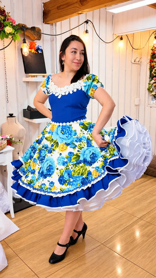 Vestido de china huasa azul rey macrame blanco talla 42