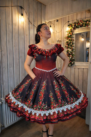 Vestido de china huasa fantasia degrade rojo burdeo escote con vuelos