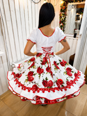 Vestido de china huasa blanco con aplicaciones rojas
