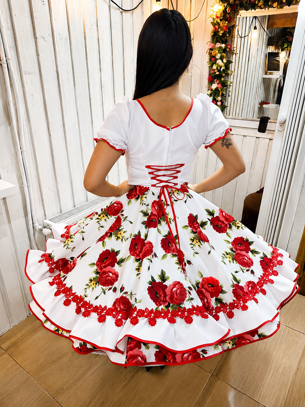 Vestido de china huasa blanco con aplicaciones rojas