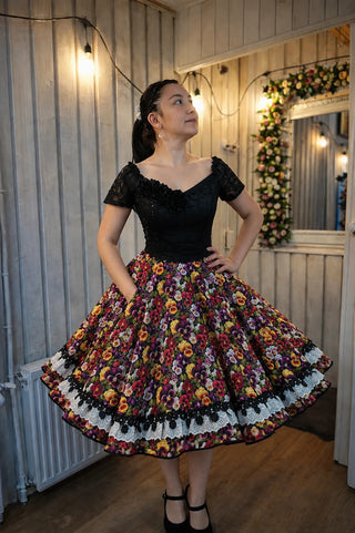 Vestido de gala folklorico, china huasa encaje y pensamientos