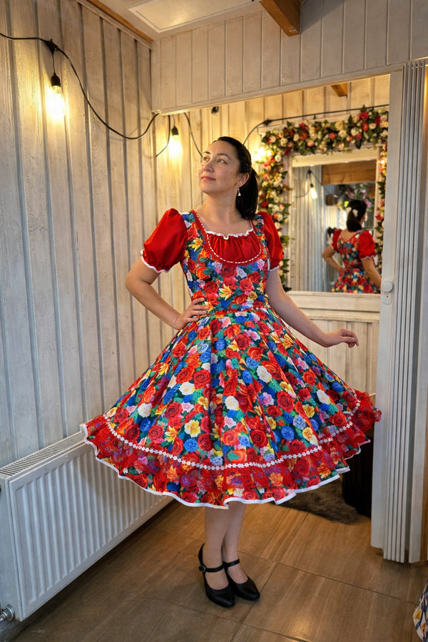 Vestido de china huasa escote recogido