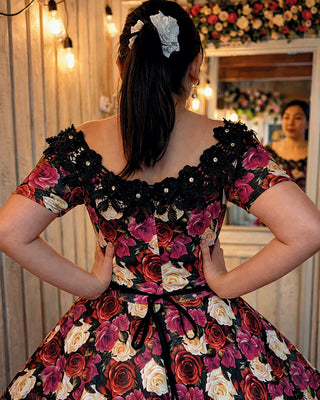 Vestido china huasa Sofia negro  floral vuelo rojo