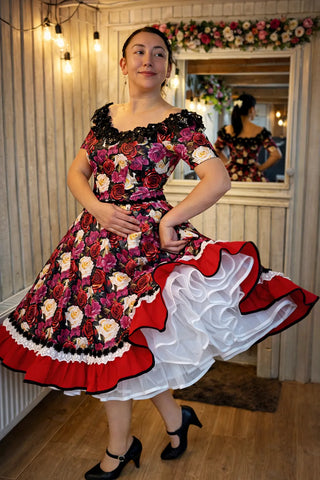 Vestido china huasa Sofia negro  floral vuelo rojo