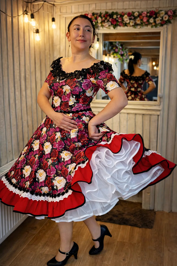 Vestido china huasa Sofia negro  floral vuelo rojo