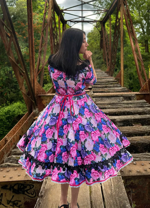 Vestido china huasa sofia  100% floreado negro rosado